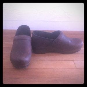 Dansko Clogs Sz 39 Brown Oiled Leather